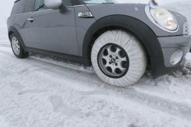 積雪5センチぐらいの圧雪路でも走りやすく、十分にグリップ力を発揮してくれる「ISSEタイプ1」