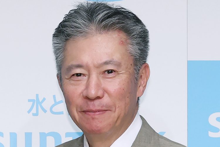 「内向きな村社会」になることへ危機感をあらわにした鳥井信宏氏（時事通信フォト）