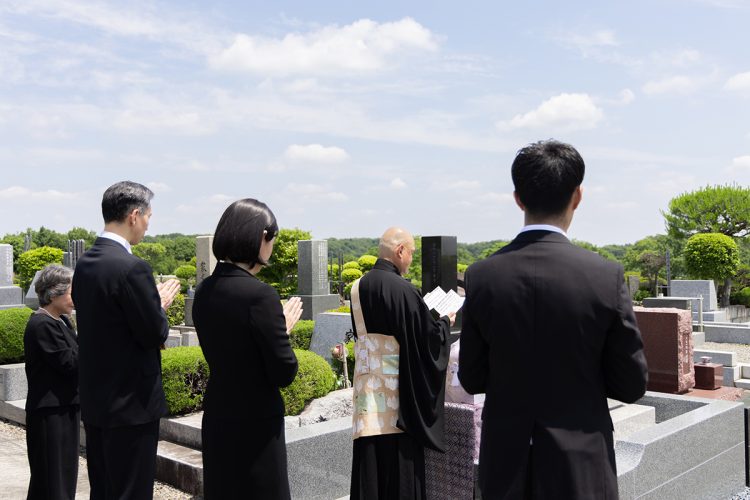 「墓じまい」をスムーズに進めるために気をつけることは（イメージ）