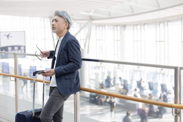 スマホを使いこなして、旅行を満喫したい（写真：イメージマート）