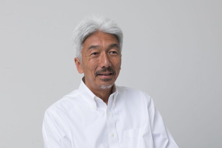 元マイクロソフトのプログラマーで、さまざまなソフトウェア開発をおこなう傍ら、投資家としても活躍する中島聡氏（写真：徳間書店提供）