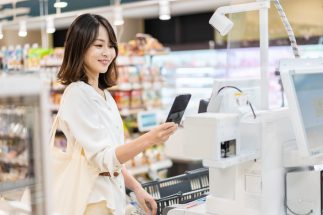 セルフレジの人と接しない利用法が“放置民”を生む要因に？（イメージ）