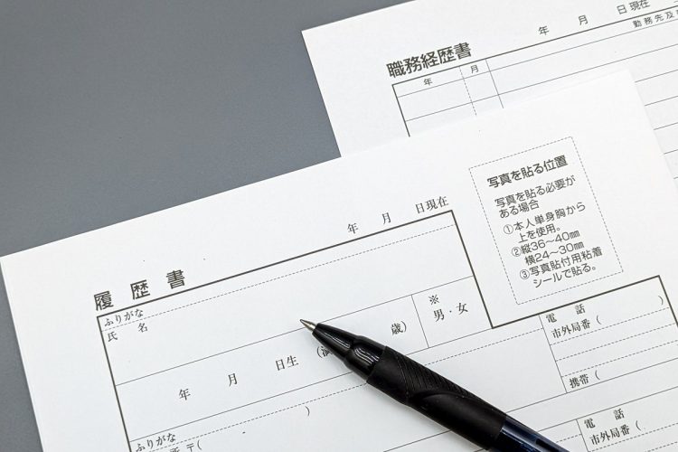 手書きの履歴書はめんどくさい？（イメージ）