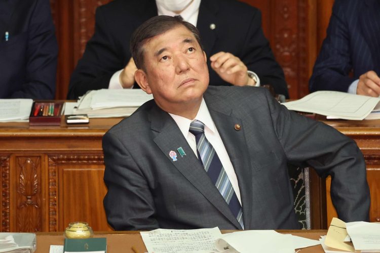 与党提出の年金改革法案では、現役サラリーマンの年金保険料も負担増に（石破茂・首相／時事通信フォト）