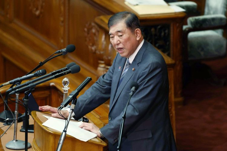 与党提出の年金改革法案の中身を見ると、大幅な給付カットも（石破茂・首相／時事通信フォト）