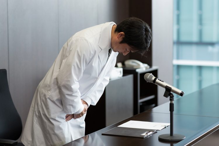 日本と世界で医療ミスなどの賠償金に大きな差があるのはなぜか（イメージ）