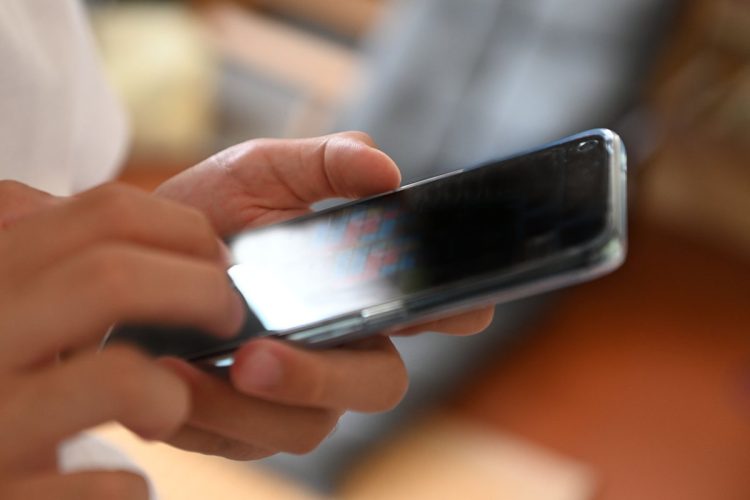 外国人観光客はなぜ日本で中古スマホを買うのか？（イメージ）