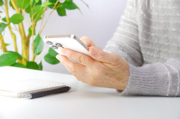 知らない番号からかかってきた電話にはくれぐれも注意したい