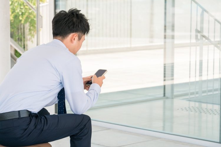 会社がGPSの携行を強要するのは法的に問題ないのか（写真：イメージマート）