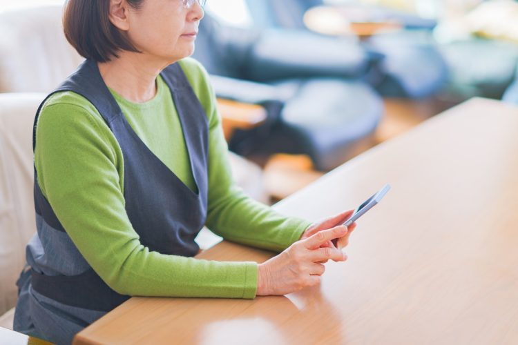 家族に先立たれてひとり暮らしになった時に困らないために（写真：イメージマート）