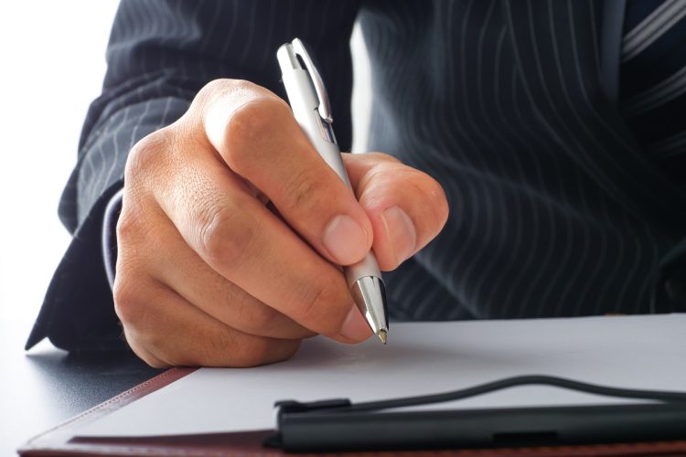 管理職ともなれば任される仕事も大きなものになってくるが…（写真：イメージマート）