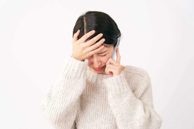 各窓口に電話をして事情を説明しても一筋縄ではいかない（写真：イメージマート）