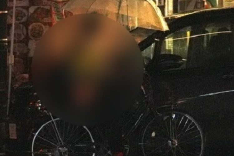 雨の日の“傘さし運転”は反則金5000円となる