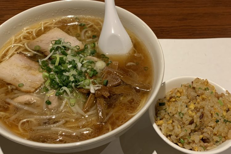 上品な鶏そばと絶品焼きめしの王道セット