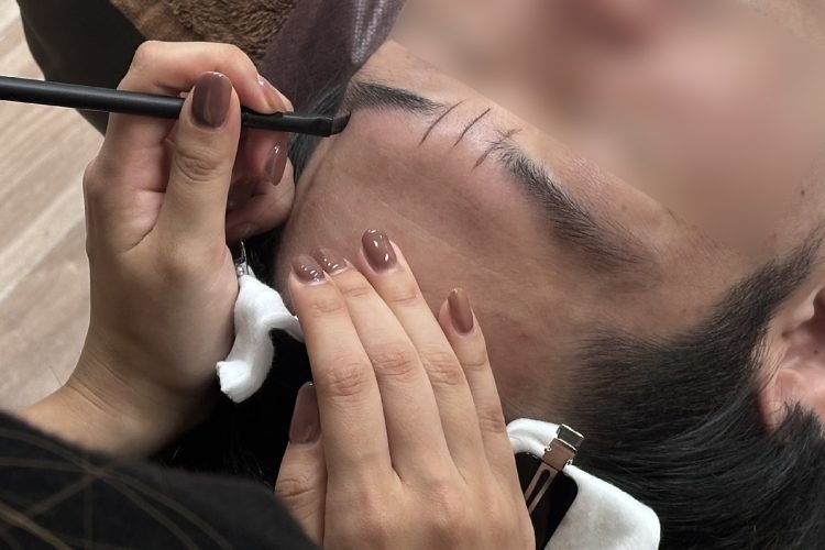 男性記者が初めての眉毛サロンに挑戦してみた