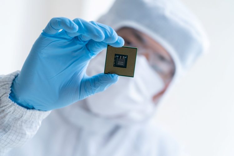 億り人たちの「AI・半導体関連銘柄への関心」は引き続き高い（写真：イメージマート）