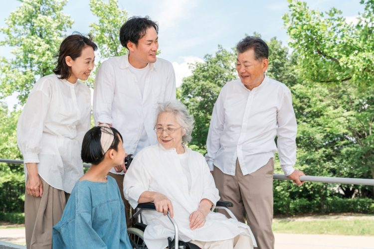 老人ホーム選びで確認しておきたいチェックポイントを解説（写真：イメージマート）