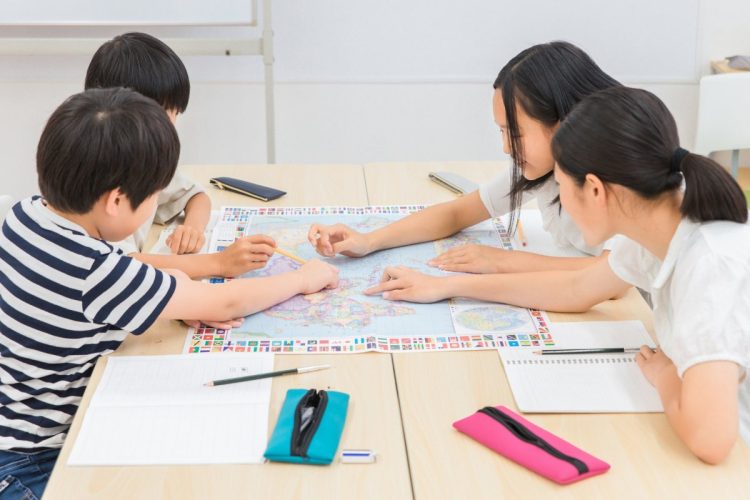 小学生の学力低下の背景には何があるのか（イメージ）