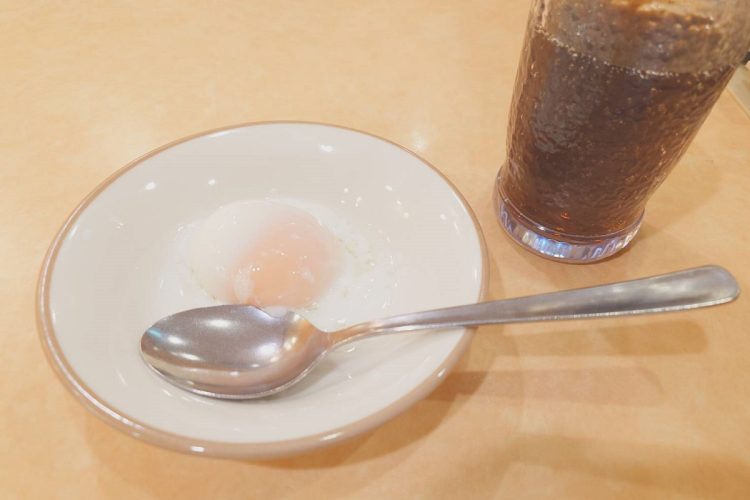 トッピングメニューの半熟卵