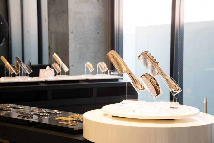 想定以上の売れ行きだという「ラブクロム」ゴールドシリーズ（写真は同社提供）