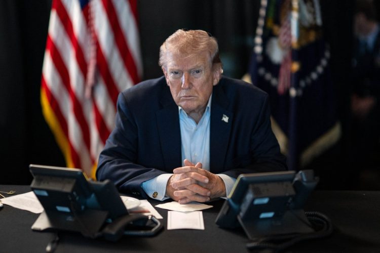 対イラン軍事作戦を見守るトランプ米大統領＝ホワイトハウス提供（写真：AFP＝時事）