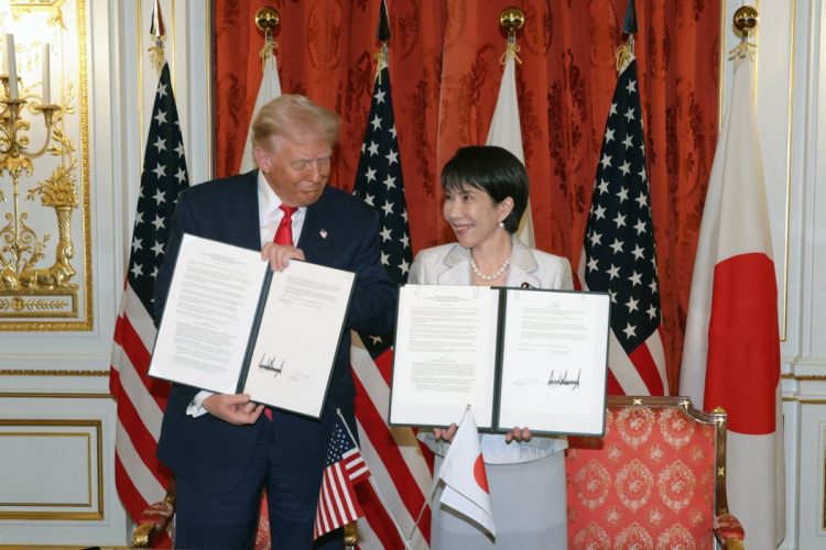 日本は約85兆円の対米投資を計画している（写真はトランプ大統領と高市早苗首相。時事通信フォト）