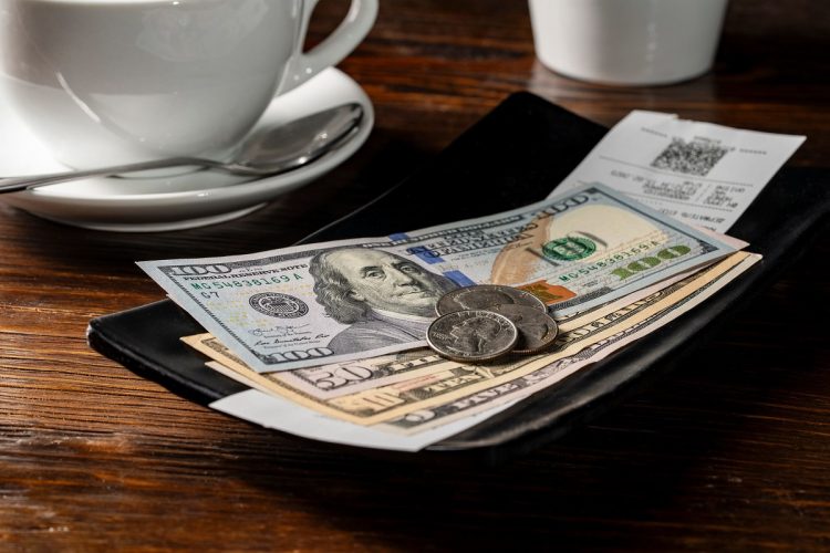 チップの金額も“値上がり”しているという（写真：イメージマート）