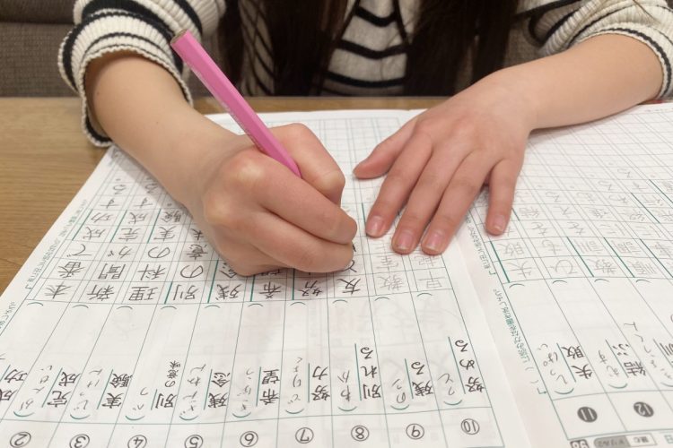 小学生のうちから大学受験を意識して塾通いも（イメージ）