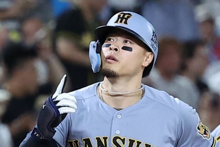 オフの動向も注目される佐藤輝明（写真・時事通信フォト）