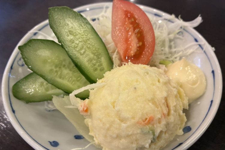 どっしりした見た目だが味はあっさりのポテトサラダ