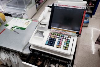 外国人スタッフの育成はコンビニオーナーの大きな課題だ（イメージ）